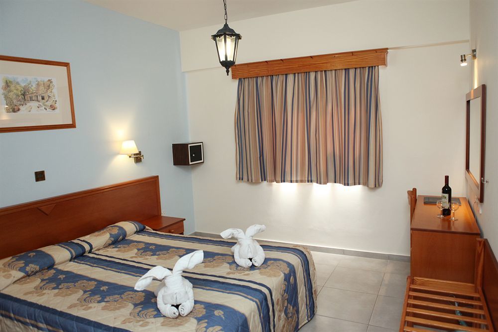 Kefalos - Damon Hotel Apartments Paphos ภายนอก รูปภาพ