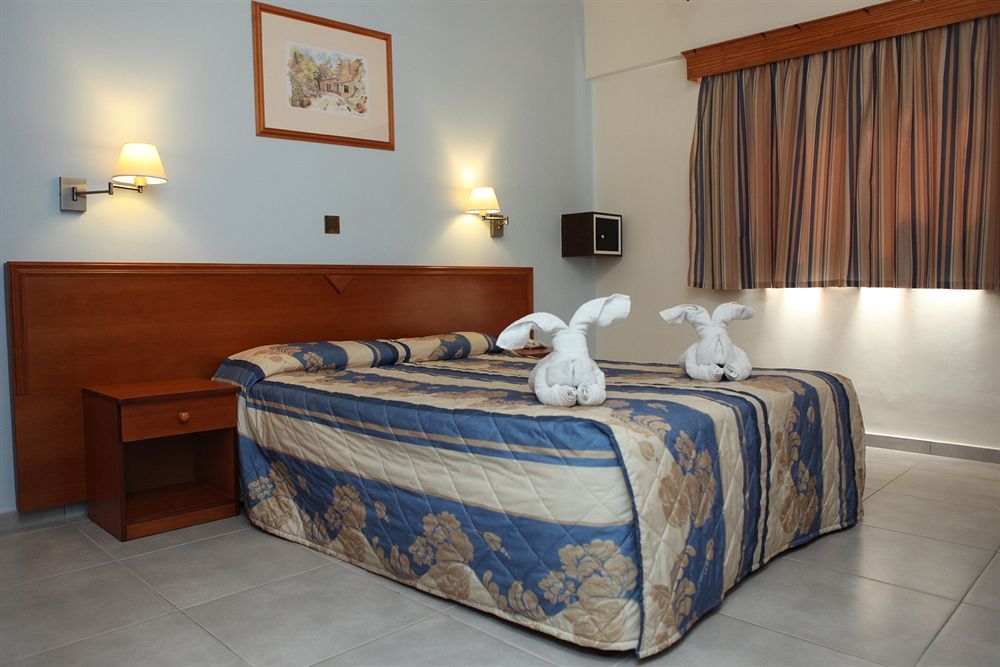 Kefalos - Damon Hotel Apartments Paphos ภายนอก รูปภาพ