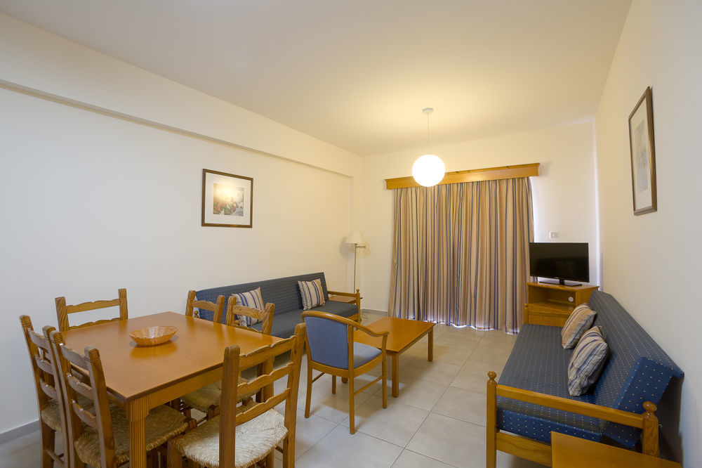 Kefalos - Damon Hotel Apartments Paphos ภายนอก รูปภาพ