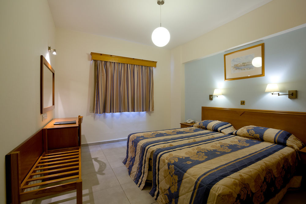 Kefalos - Damon Hotel Apartments Paphos ภายนอก รูปภาพ